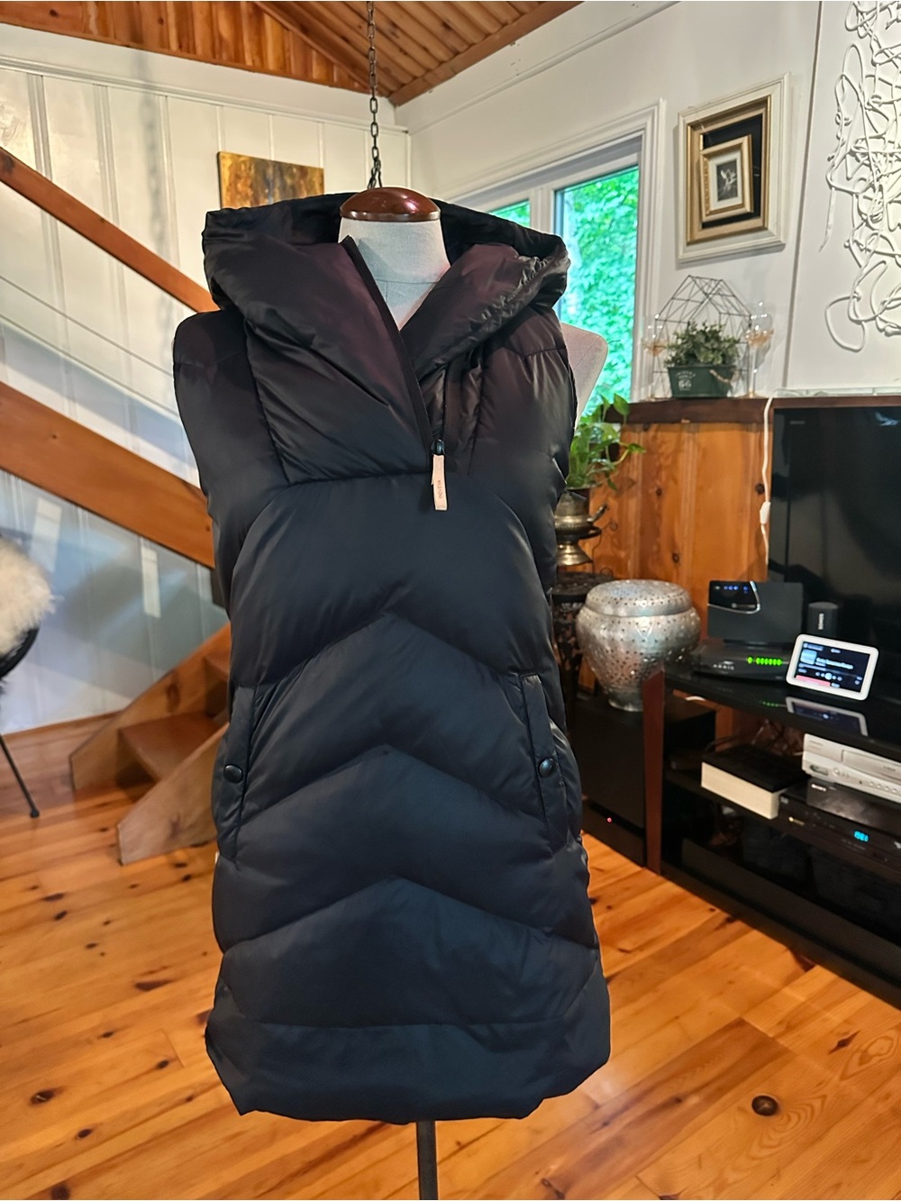 Indyeva Women's Black Puffer Vest with Hood xs